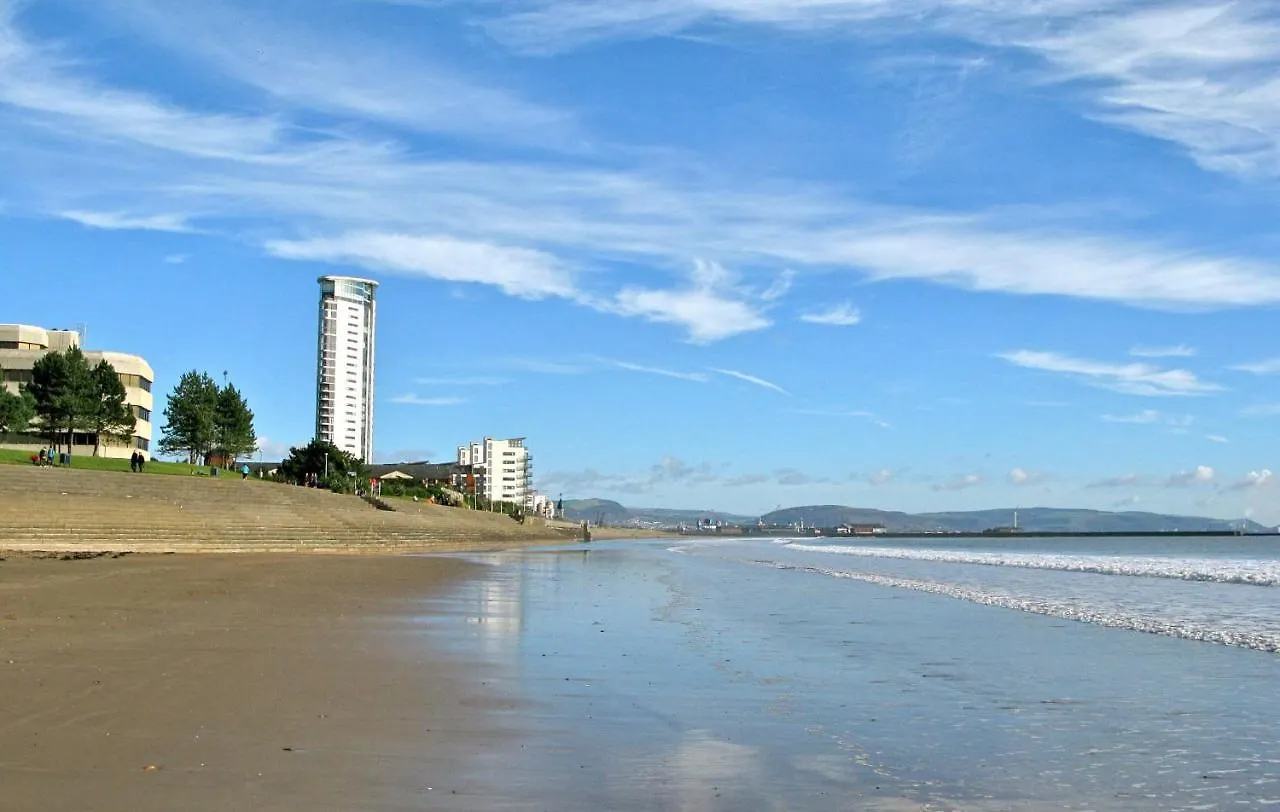 Stunning Ocean & City View Apt Swansea