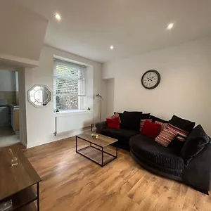  Holiday home Modern 4 Bedroom House Central, Sleeps 7 People,